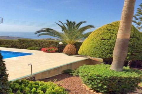 3 bedrooms Villa in Limassol,  No. 38066 12