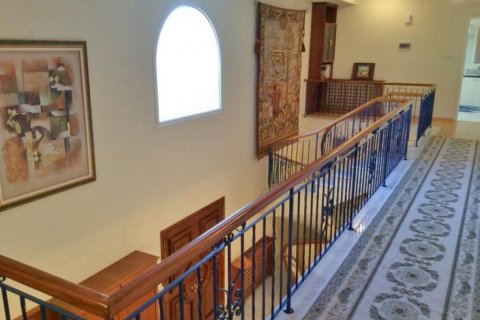 3 bedrooms Villa in Limassol,  No. 38066 4