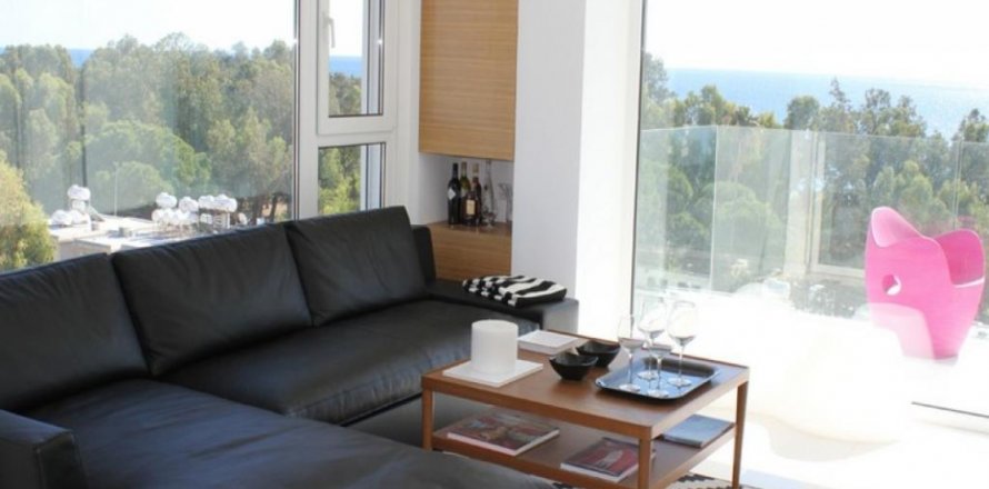 2 bedrooms Apartment in Limassol,  No. 38067