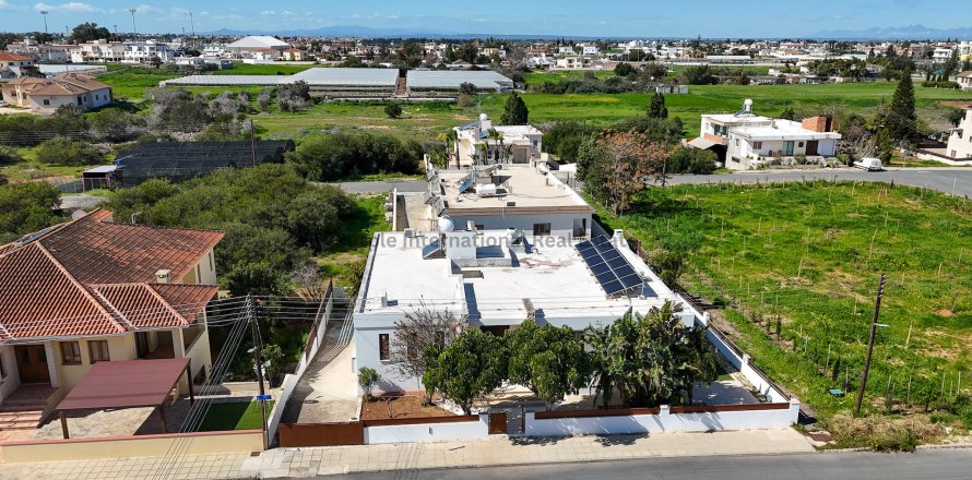 6 bedrooms Villa in Deryneia, Ammochostos,  No. 36457