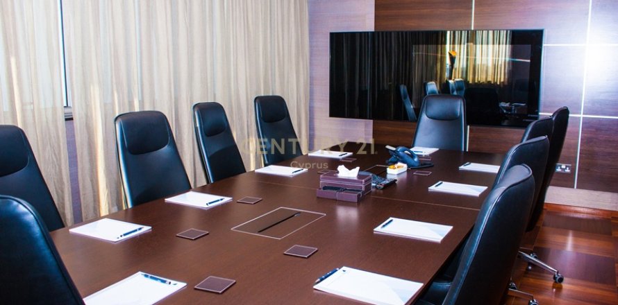 323.7m2 Oficina en Limassol,  No. 56101