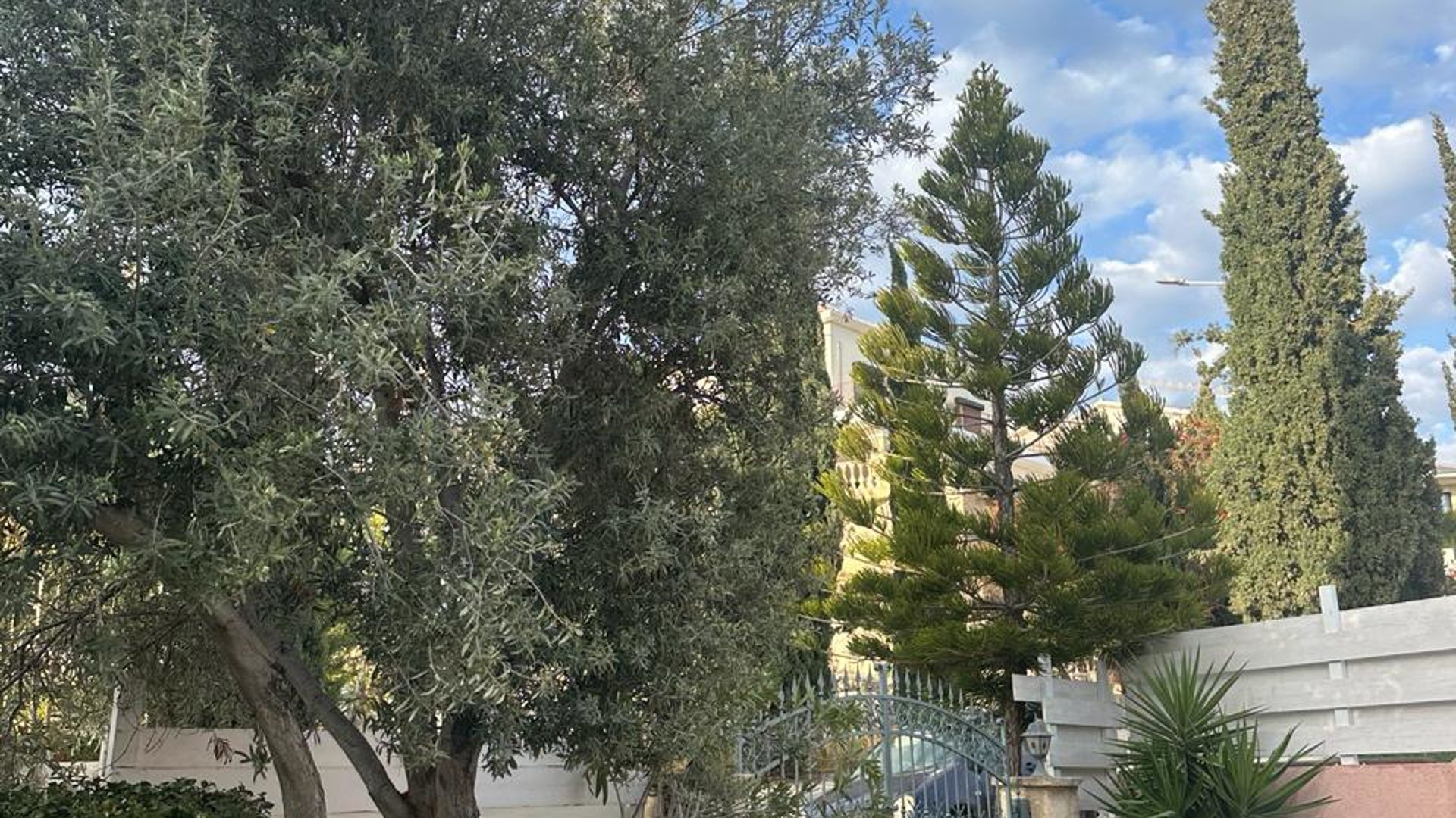 5 bedrooms Villa in Agios Tychonas, Limassol, Cyprus No. 30487