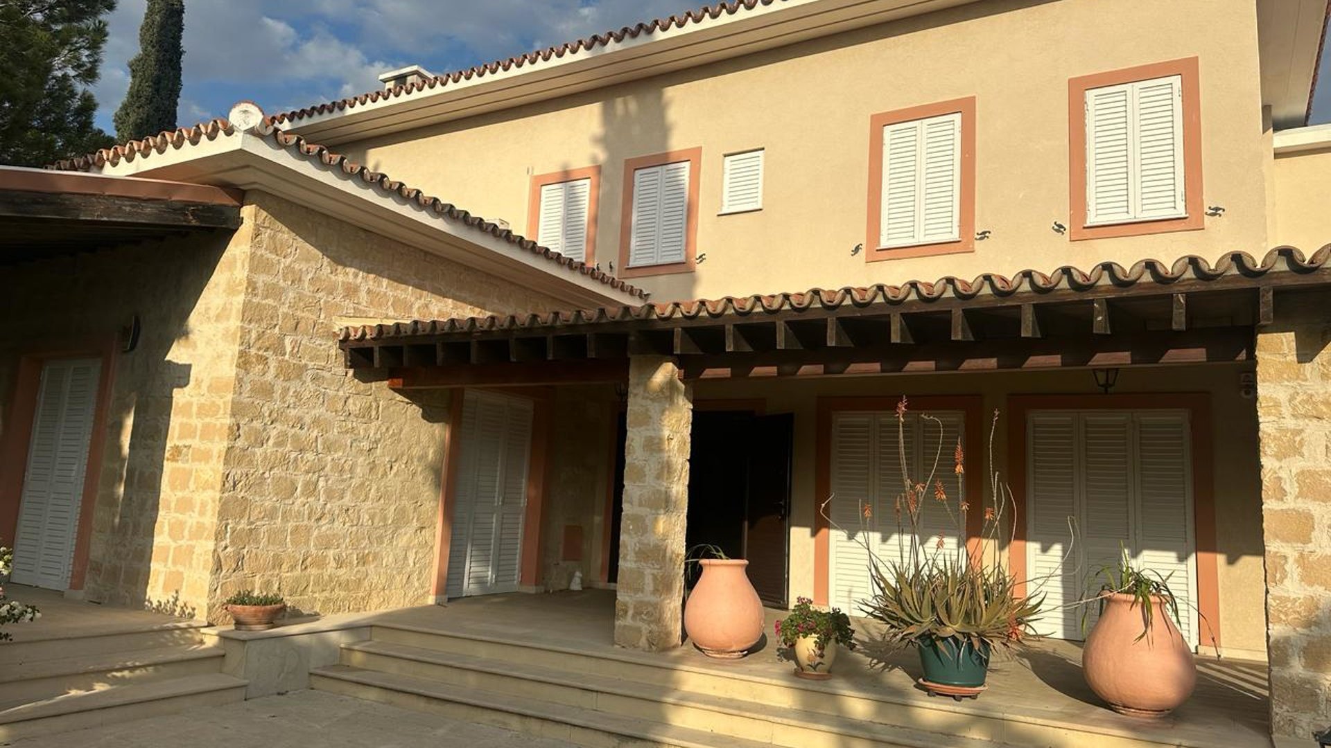 5 bedrooms Villa in Agios Tychonas, Limassol, Cyprus No. 30487
