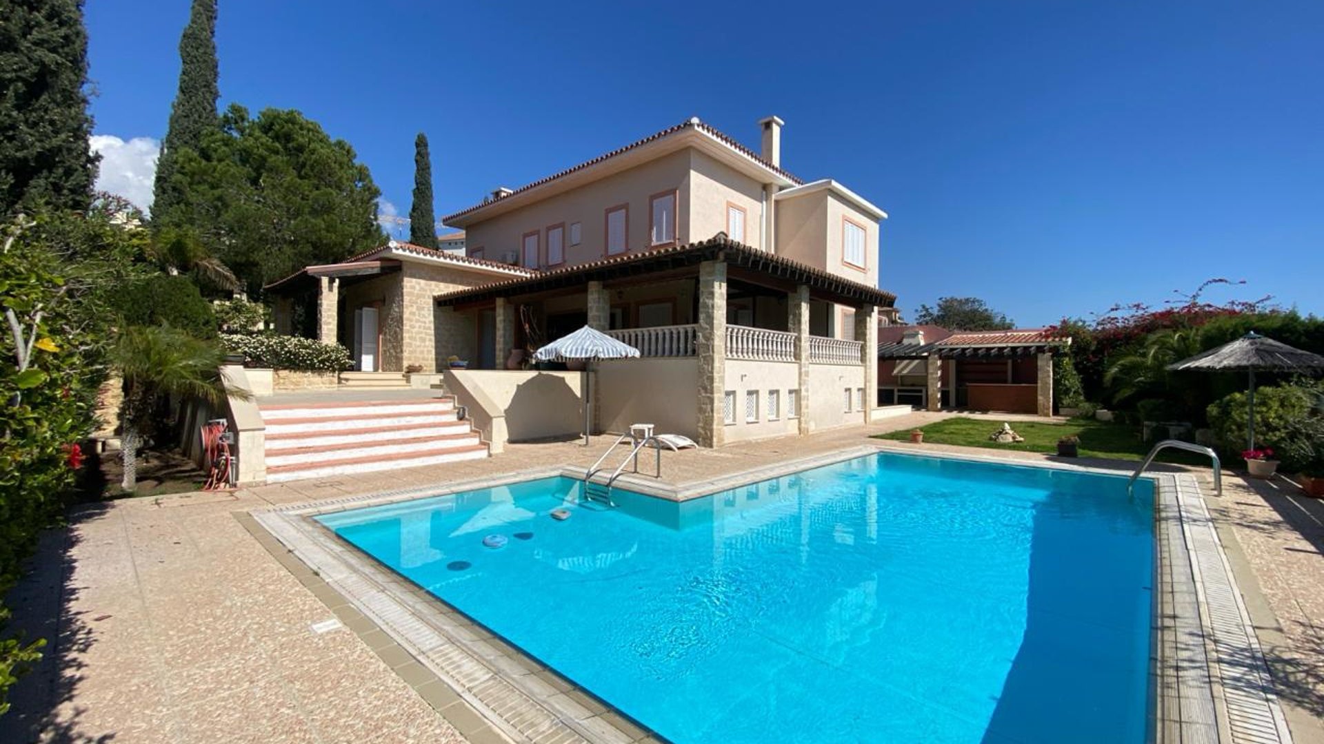 5 bedrooms Villa in Agios Tychonas, Limassol, Cyprus No. 30487