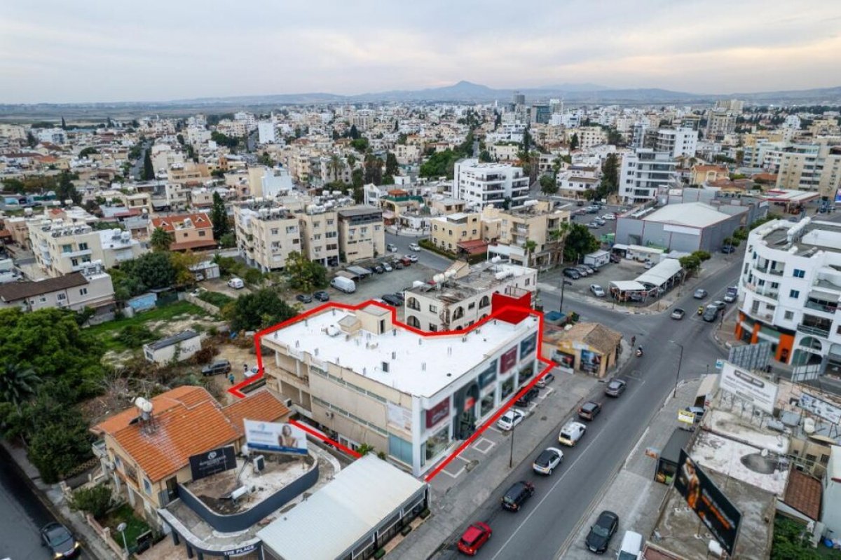 802m2 Propriété commerciale à Larnaca, Larnaka, Chypre No. 37943