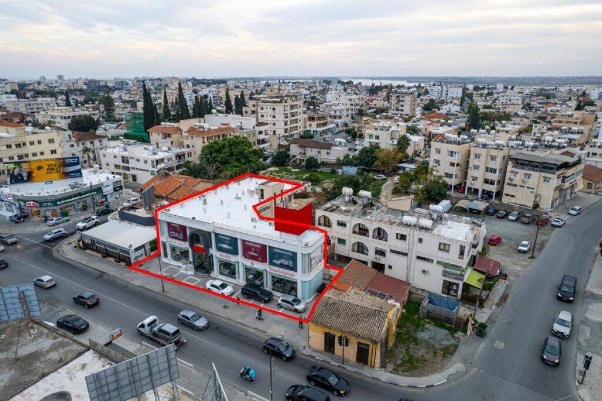 802m2 Propriété commerciale à Larnaca, Larnaka, Chypre No. 37943