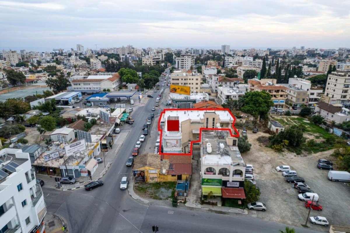 802m2 Propriété commerciale à Larnaca, Larnaka, Chypre No. 37943