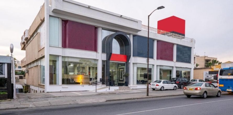 802m2 Local comercial en Larnaca, Larnaka,  No. 37943
