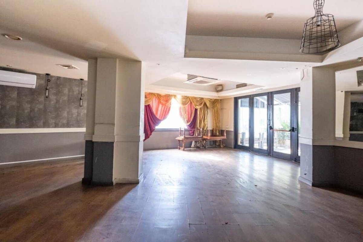 242m2 Local comercial en Nicosia, Chipre No. 37944