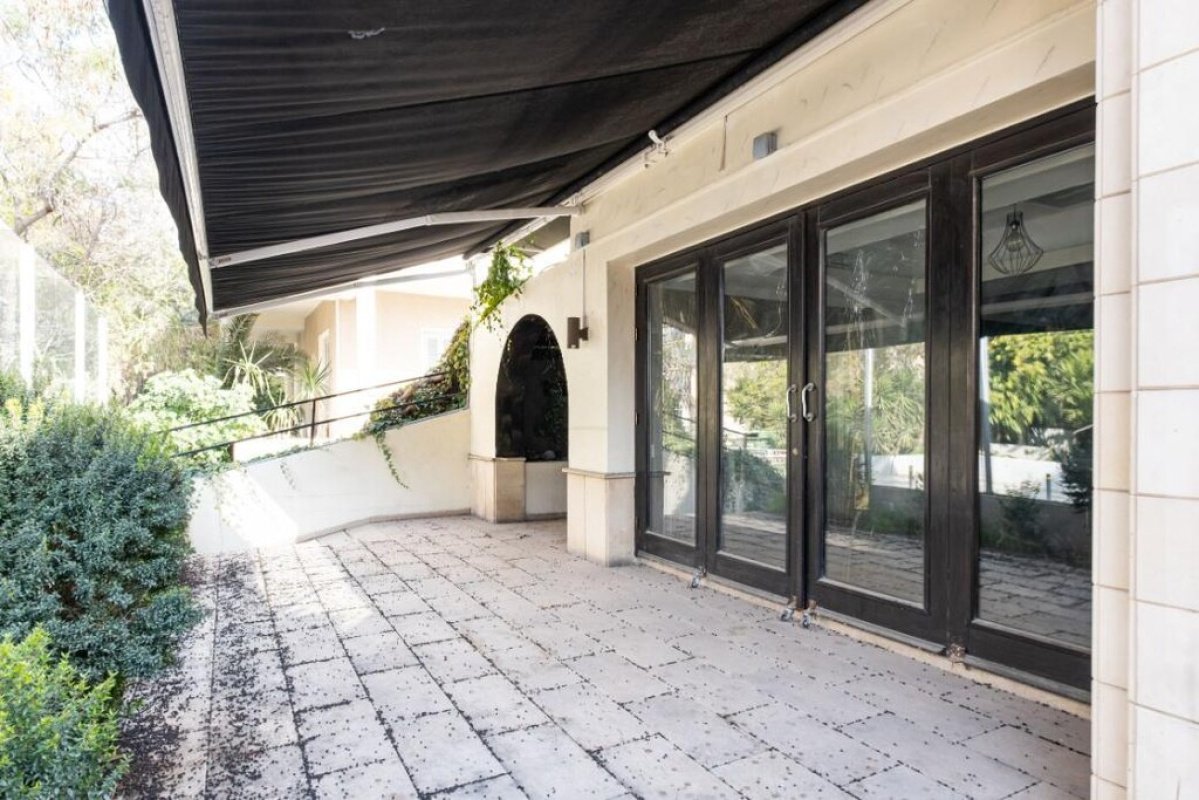 242m2 Local comercial en Nicosia, Chipre No. 37944