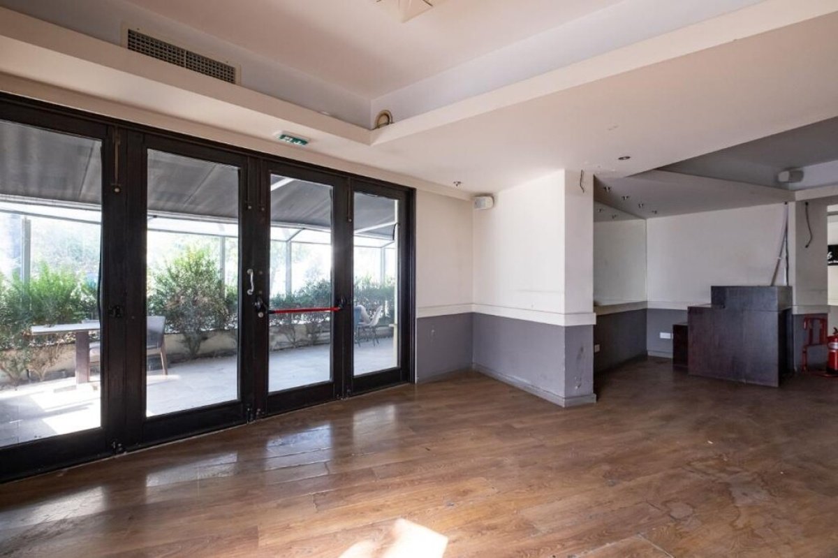 242m2 Local comercial en Nicosia, Chipre No. 37944