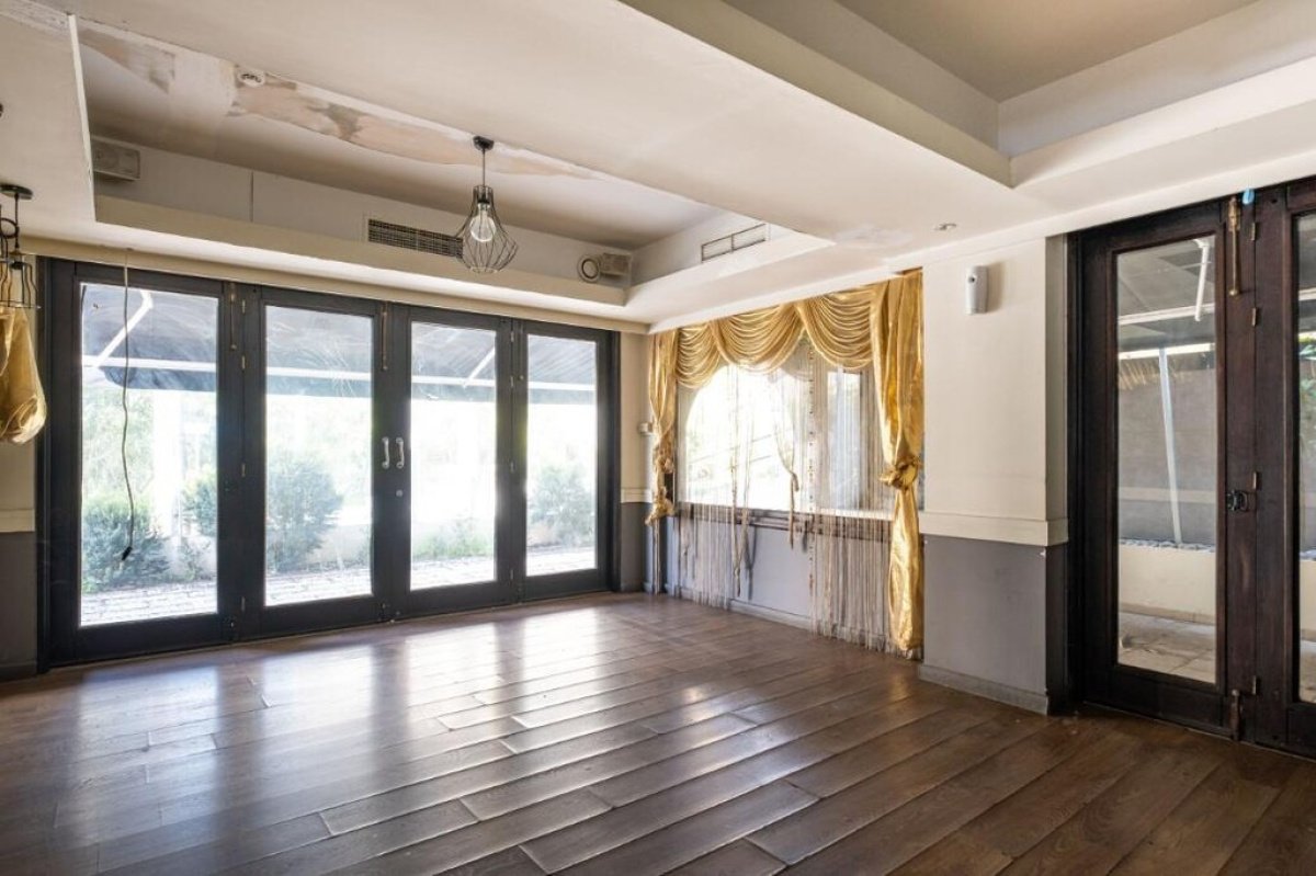 242m2 Local comercial en Nicosia, Chipre No. 37944