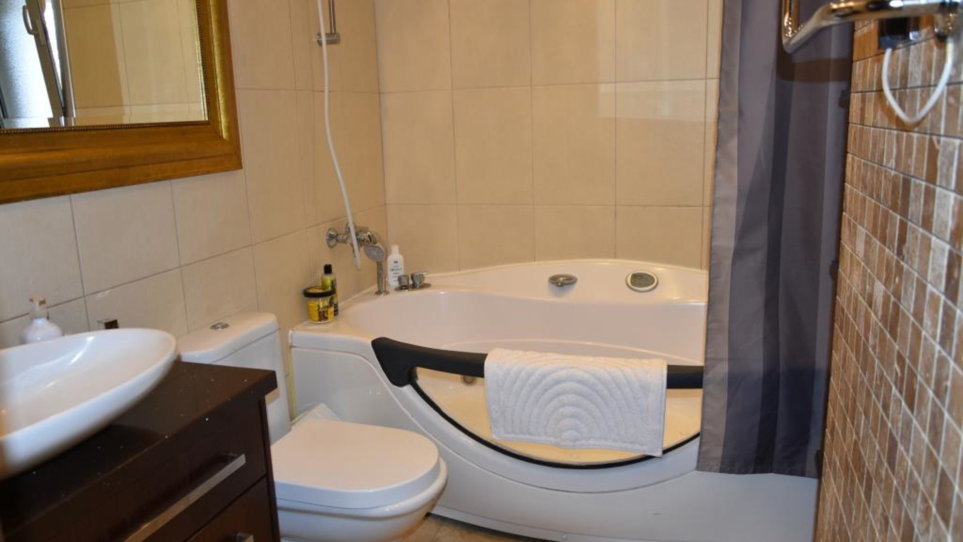 3 bedrooms Apartment in Limassol, Cyprus No. 26032