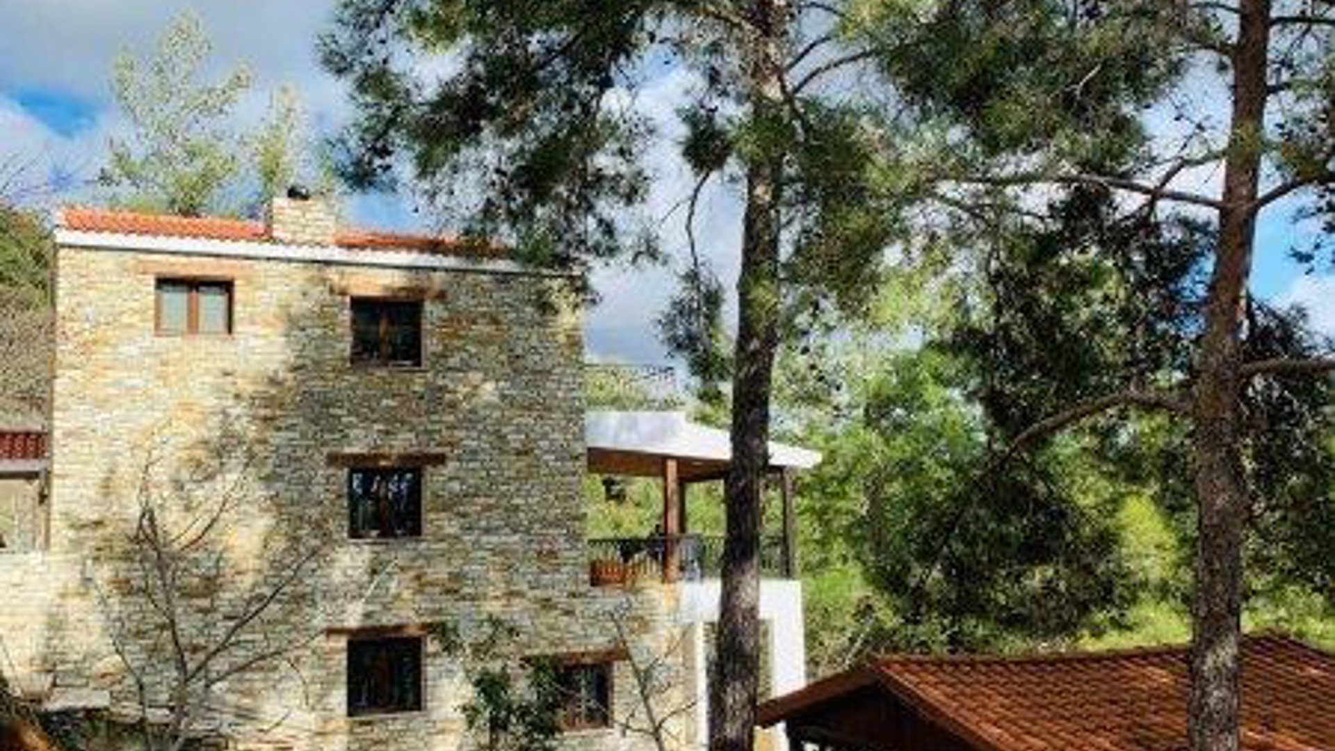 5 bedrooms Apartment in Moniatis, Limassol, Cyprus No. 26036