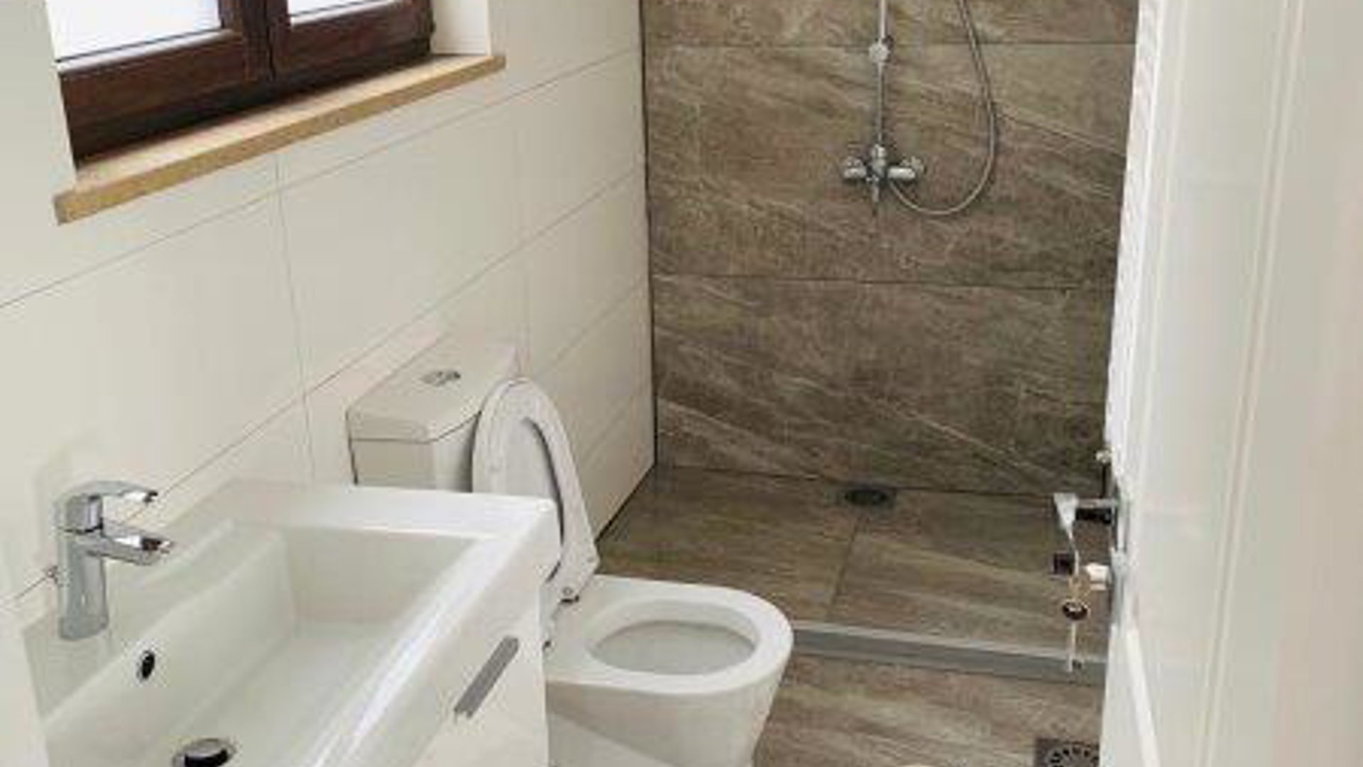 5 bedrooms Apartment in Moniatis, Limassol, Cyprus No. 26036