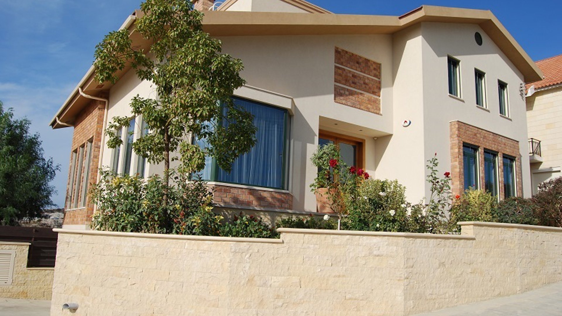 5 bedrooms Villa in Agios Athanasios, Limassol, Cyprus No. 26033