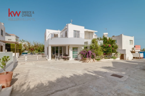 4 bedrooms Townhouse in Protaras, Ammochostos,  No. 40543