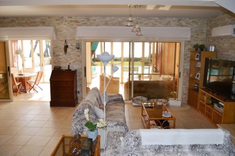 3 bedrooms Villa in Pervolia, Larnaka, No. 48941 10