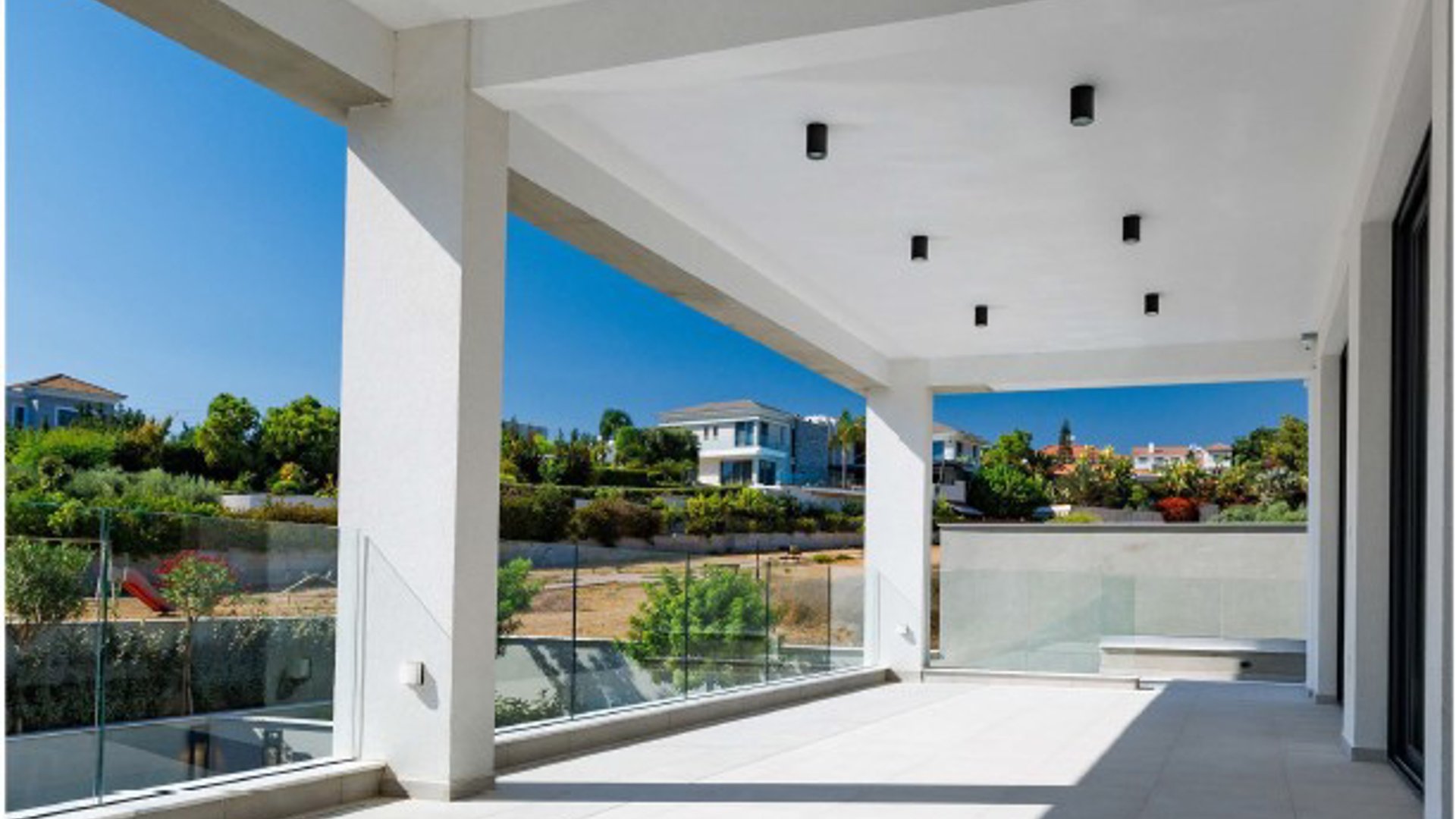 4 bedrooms Villa in Agios Tychonas, Limassol, Cyprus No. 26779