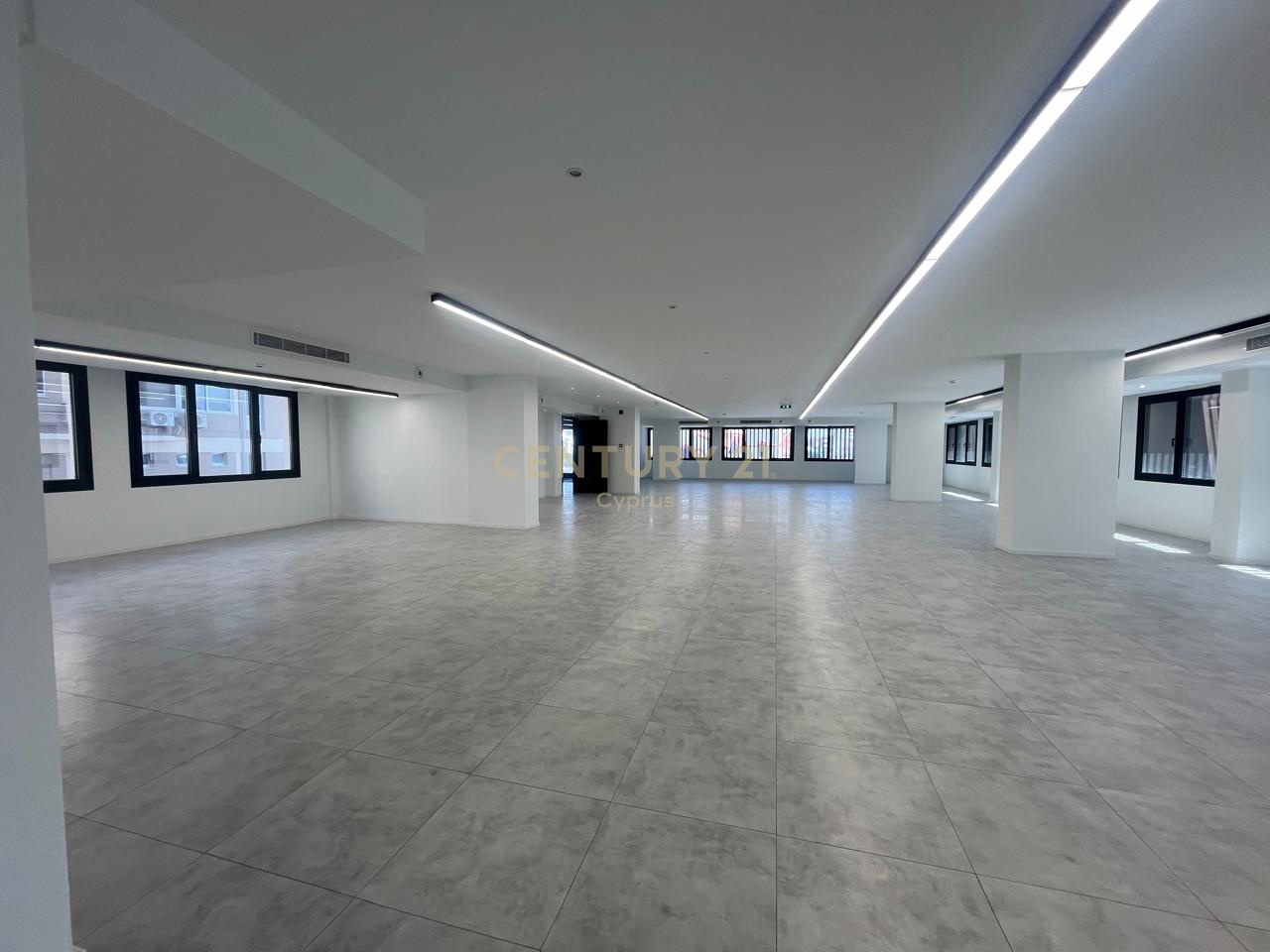 300m2 Office in Limassol, Cyprus No. 54081