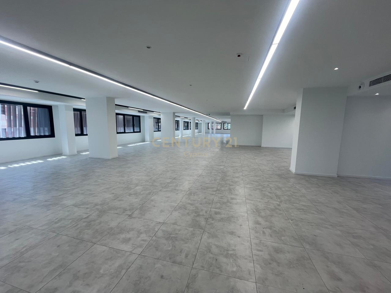 300m2 Office in Limassol, Cyprus No. 54081
