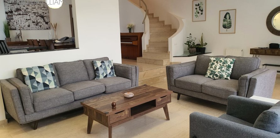 4 bedrooms Townhouse in Strovolos, Nicosia,  No. 50207