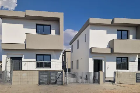 3 bedrooms Villa in Limassol, No. 39330 2