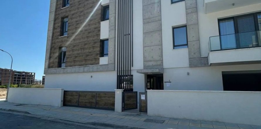 2 bedrooms Apartment in Limassol, No. 41175