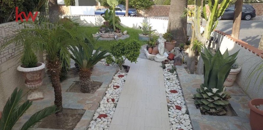 4 chambres Maison de Ville à Larnaka,  No. 40674