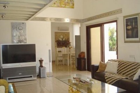 4 bedrooms Villa in Limassol,  No. 38274 3