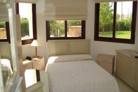 4 bedrooms Villa in Limassol,  No. 38274 5