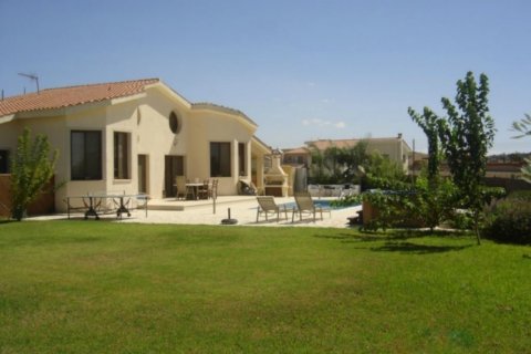 4 bedrooms Villa in Limassol, No. 38274