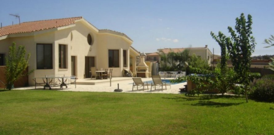 4 bedrooms Villa in Limassol,  No. 38274