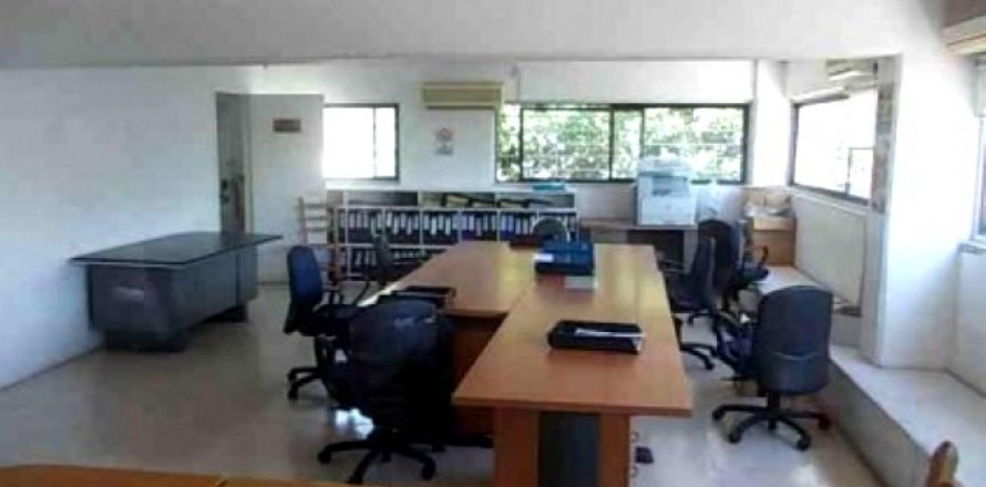 Коммерческая недвижимость 618м2 в Пафос, № 38271