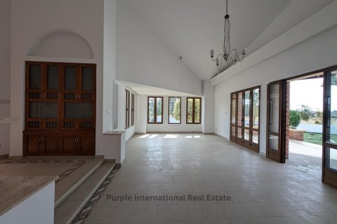 Вилла с 4 спальнями в Гери, Никосия, Кипр № 37387 12