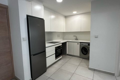 Квартира с 2 спальнями в Тала, Пафос, Кипр № 37384 3