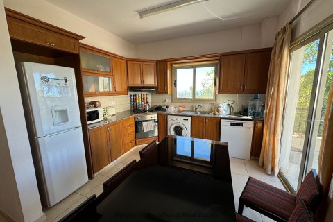 Квартира с 2 спальнями в Тала, Пафос, Кипр № 37383 3