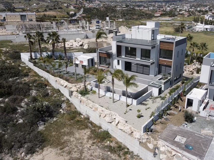 6 bedrooms Villa in Parekklisia, Limassol, Cyprus No. 31617