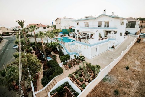 6 dormitorios Villa en Limassol,  No. 55899 12