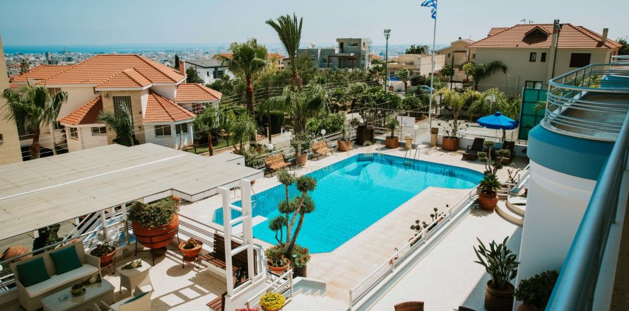 6 dormitorios Villa en Limassol,  No. 55899