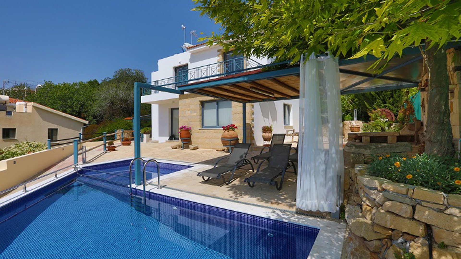 1381m2 Commercial property in Kissonerga, Paphos, Cyprus No. 27071