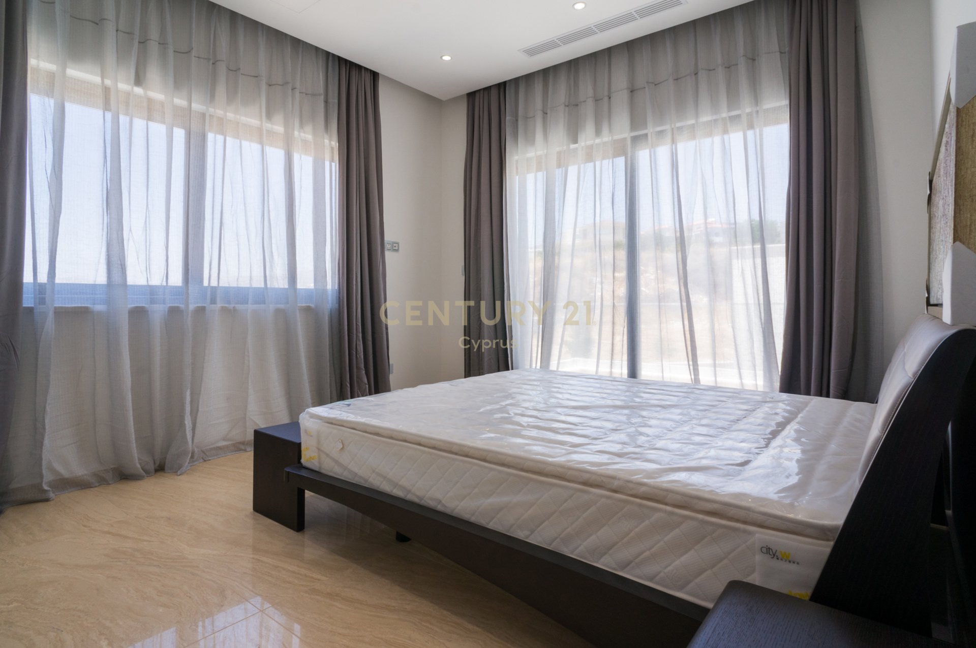 5 bedrooms Villa in Germasogeia, Limassol, Cyprus No. 53964