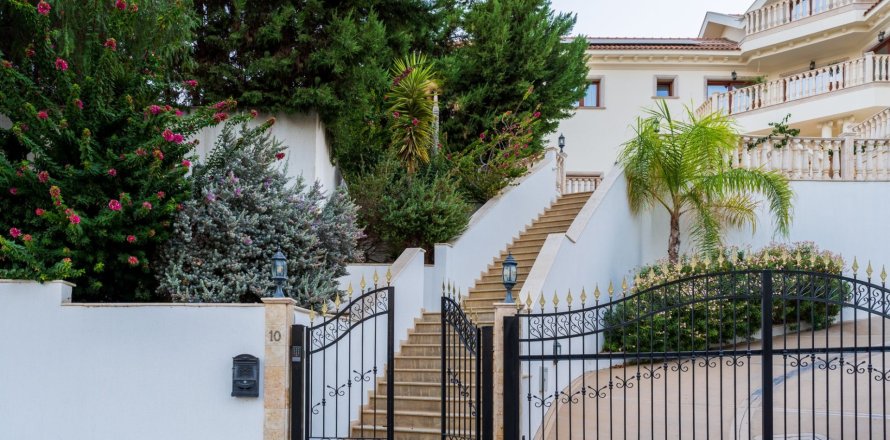 Вилла с 6 спальнями в Kalogiroi, Гермасойя, Лимасол,  № 44358