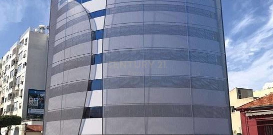 Коммерческая недвижимость 1025м2 в Лимассол, Лимасол,  № 55324