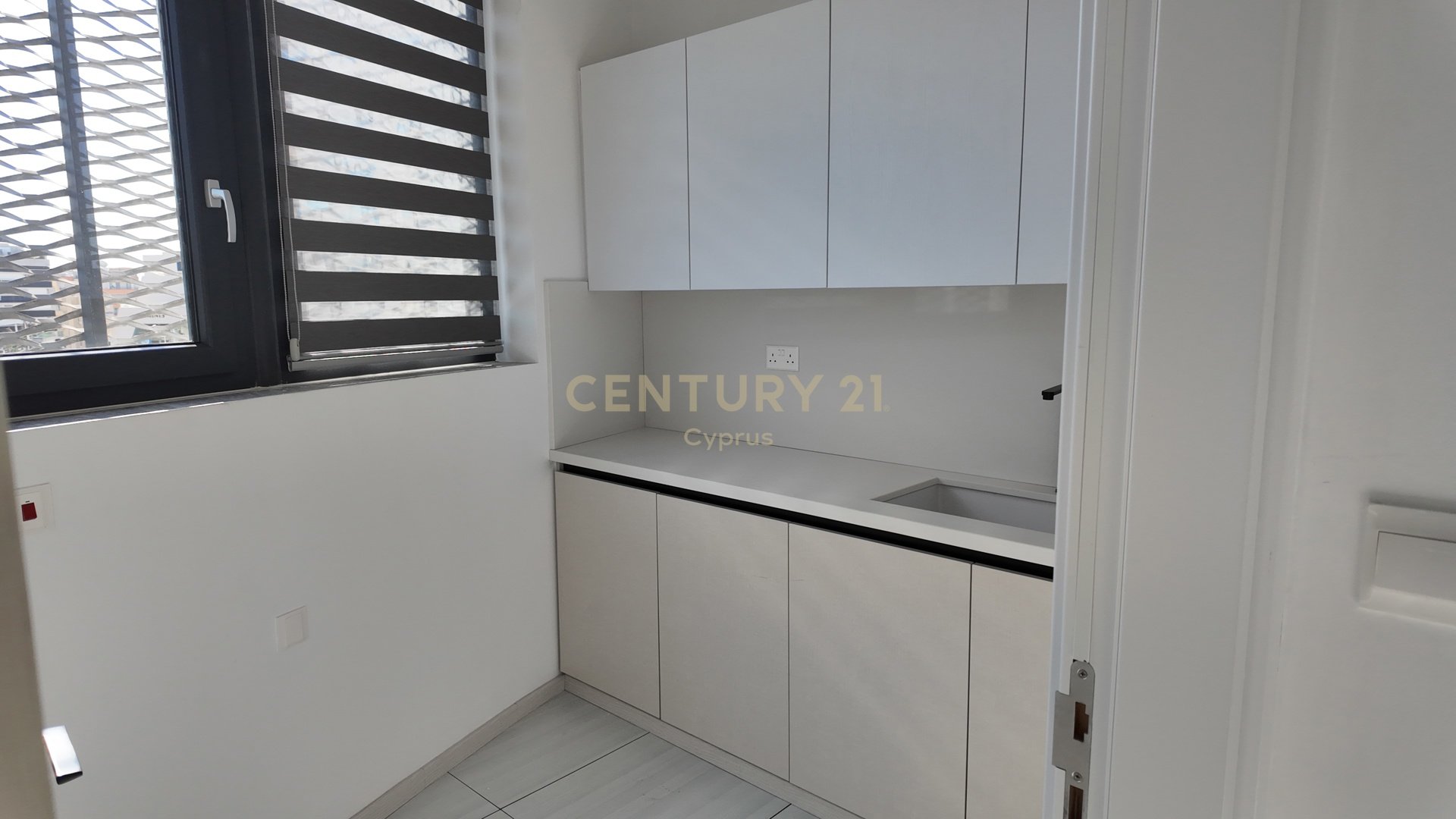 1025m2 Commercial property in Limassol, Cyprus No. 55324