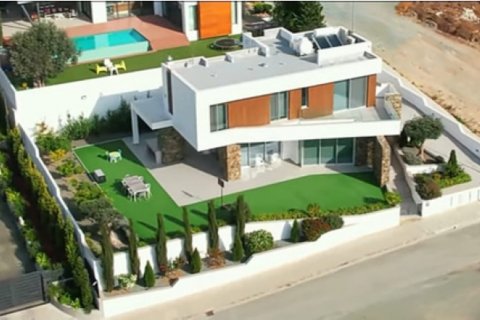 3 bedrooms Villa in Agios Tychonas, Limassol, Cyprus No. 28966