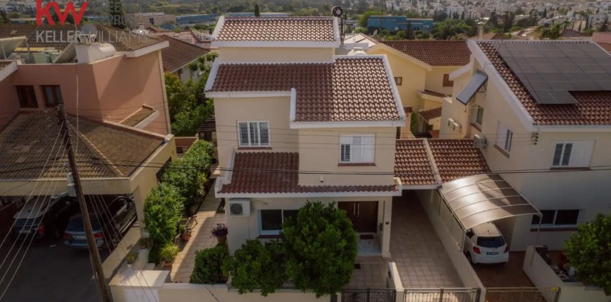 4 bedrooms Townhouse in Strovolos, Nicosia,  No. 50028