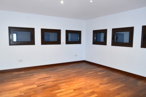 3 bedrooms Apartment in Limassol, Cyprus No. 31769