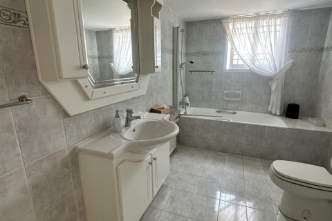 3 bedrooms Townhouse in Limassol, No. 40152 8