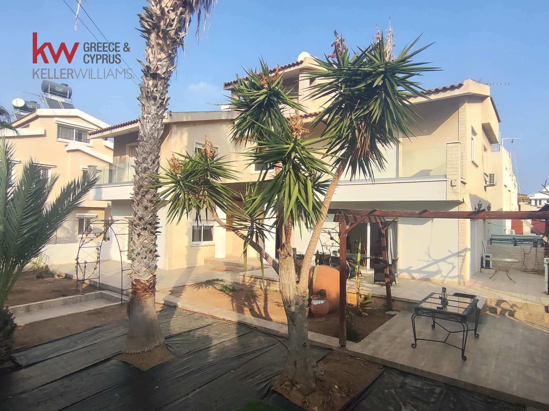 5 bedrooms Townhouse in Larnaca, Larnaka, Cyprus No. 39986